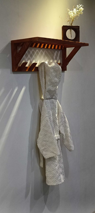 شلف حوله حمام