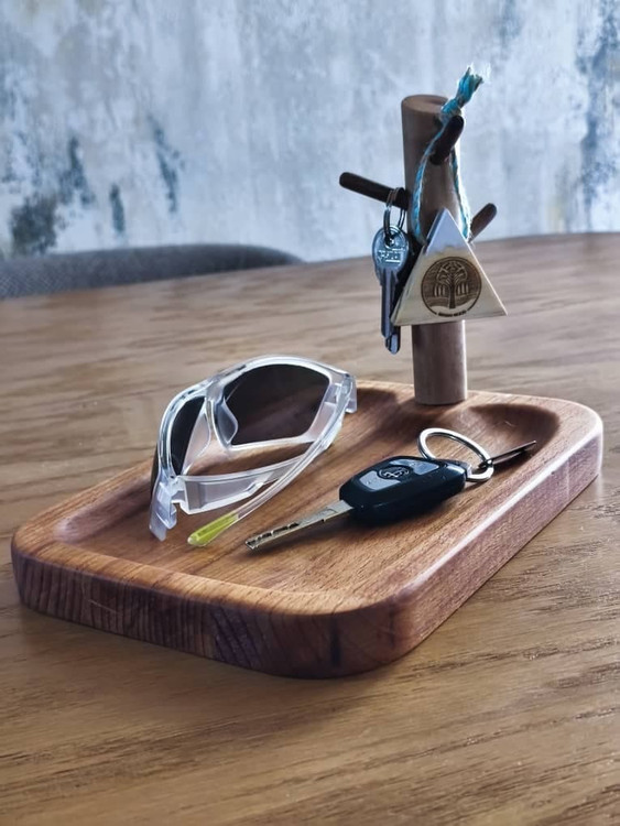 ارگنایزر جوبی رومیزی با جای کلید و عینک و سوییچ ....