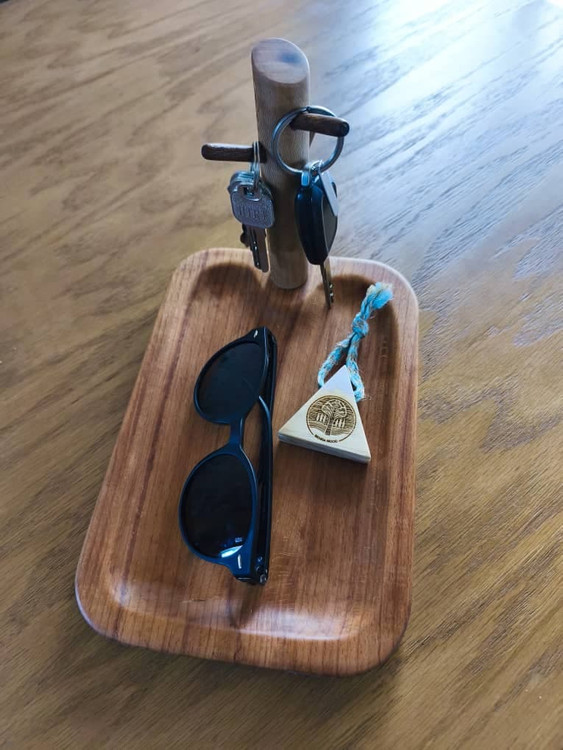 نظم دهنده رو میزی از چوب راش با طراحی ساده